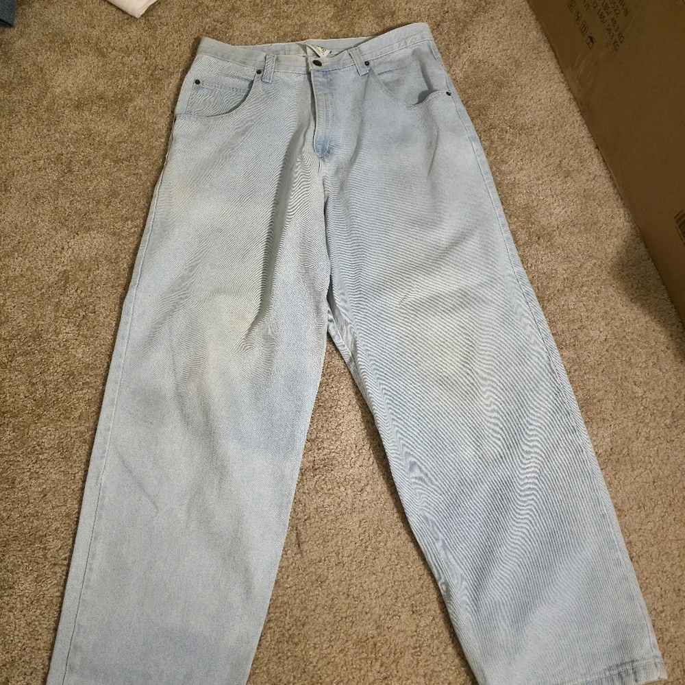 Menace - Picture 2 of 5